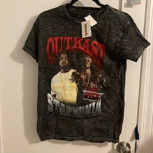 Men’s small out kast t shirt